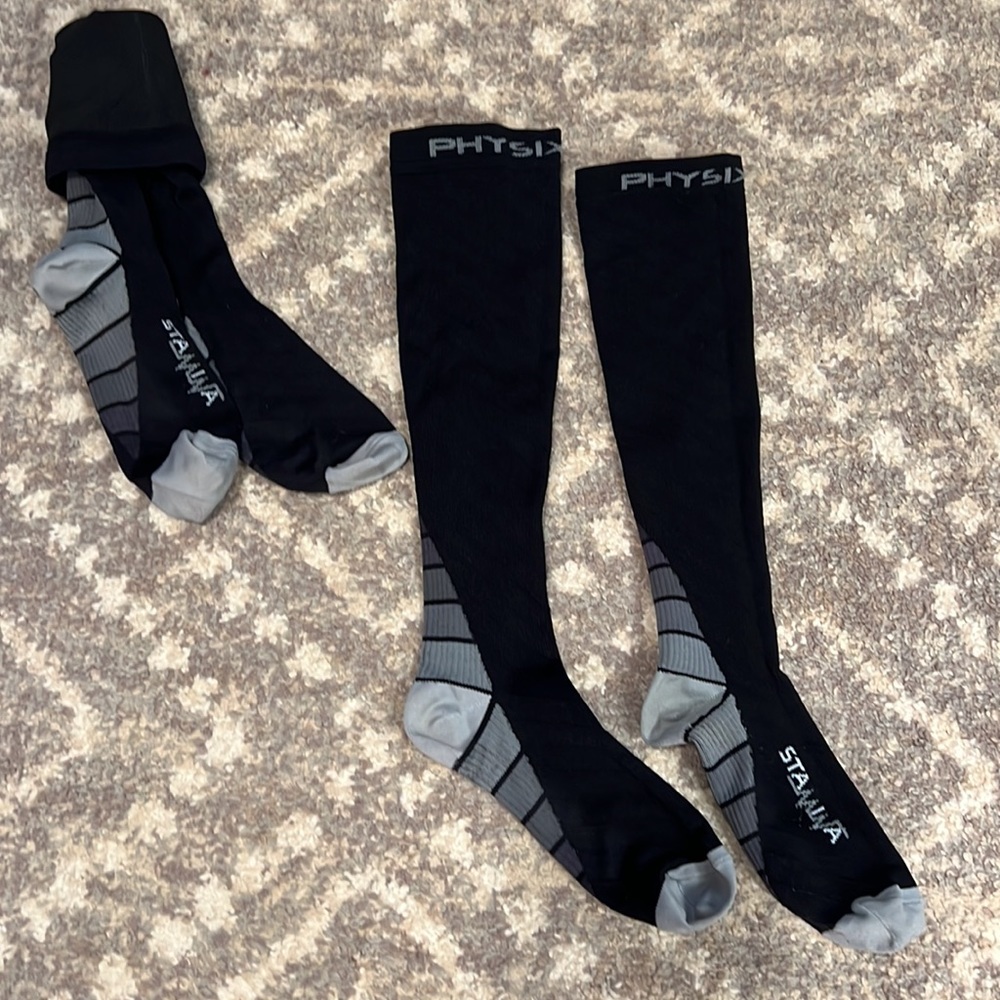 2 Pairs Physix Gear Sport Compression Socks 20-30 mmhg Size Small/Medium